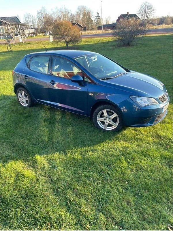 Blå Begagnad 2015 Seat Ibiza Style Halvkombi | 52 000 kr (Bra pris) - Bild 1/4