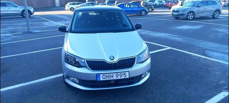 Silver Begagnad 2017 Skoda Fabia Style Halvkombi | 90 000 kr (Bra pris) - Bild 1/4