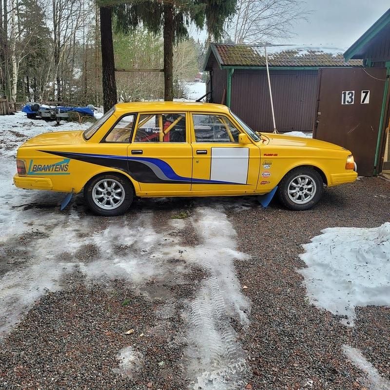 Begagnad 1981 Volvo 244 Sedan | 230 000 kr - Bild 1/2