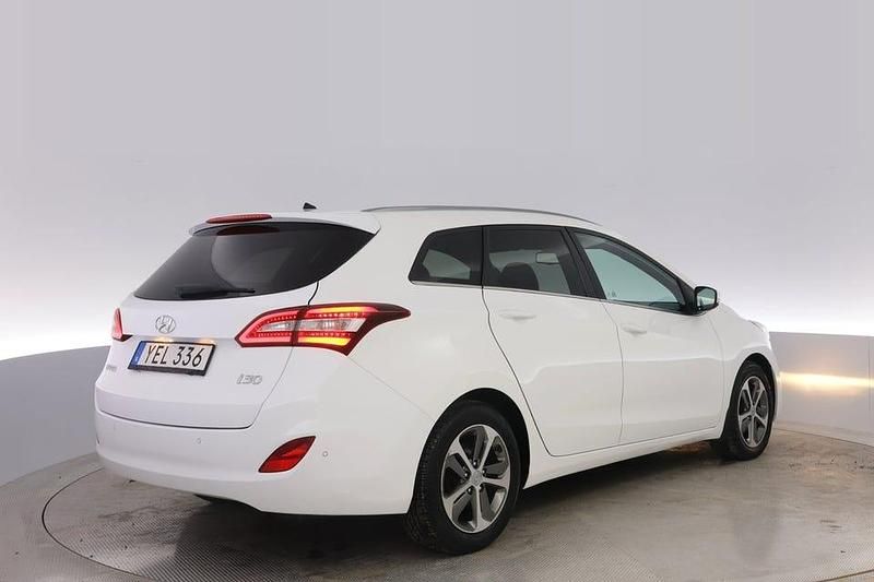 Begagnad Hyundai i30 Premium 136 HK (100 kW) 2016 Vit Kombi