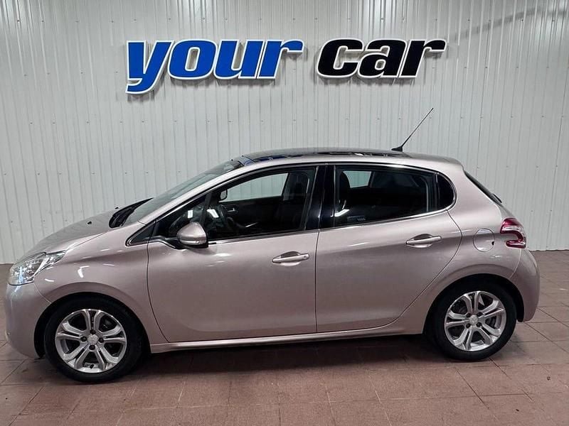 Begagnad Peugeot 208 95 HK (69 kW) 2012 Pink quartz Halvkombi