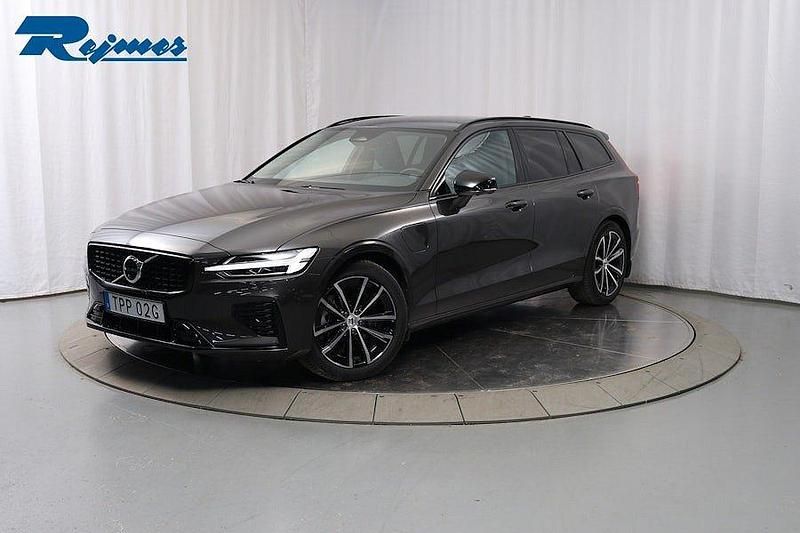 Grå Begagnad 2024 Volvo V60 Plus Kombi | 499 900 kr (Dyr) - Bild 1/4
