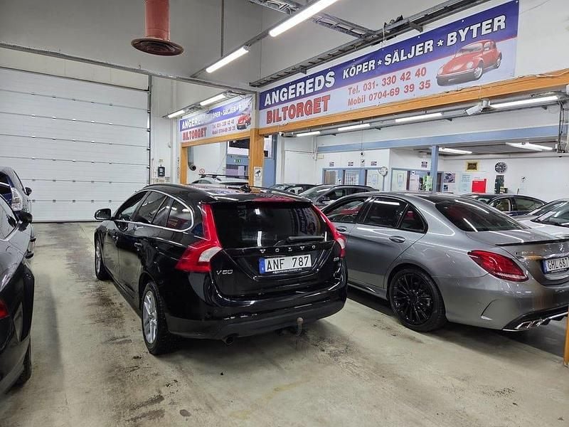 Begagnad Volvo V60 Momentum 163 HK (119 kW) 2011 Svart Kombi