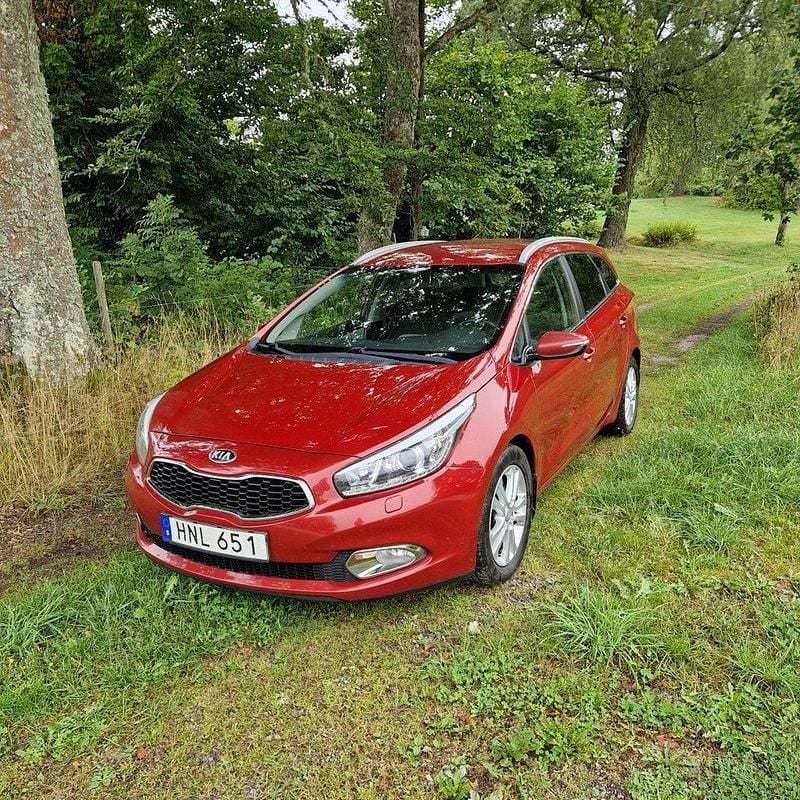 Röd Begagnad 2015 Kia Ceed Sportswagon Comfort Kombi | 85 000 kr (Marknadspris) - Bild 1/4