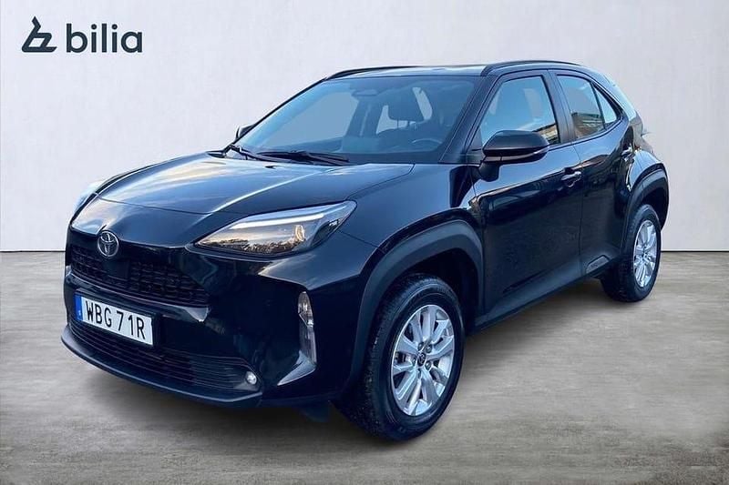 Svart Begagnad 2024 Toyota Yaris Hybrid Active SUV | 274 900 kr (Marknadspris) - Bild 1/4