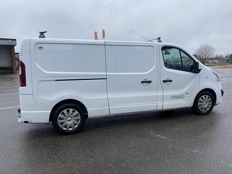 Begagnad Opel Vivaro 125 HK (91 kW) 2017 Vit Minibuss