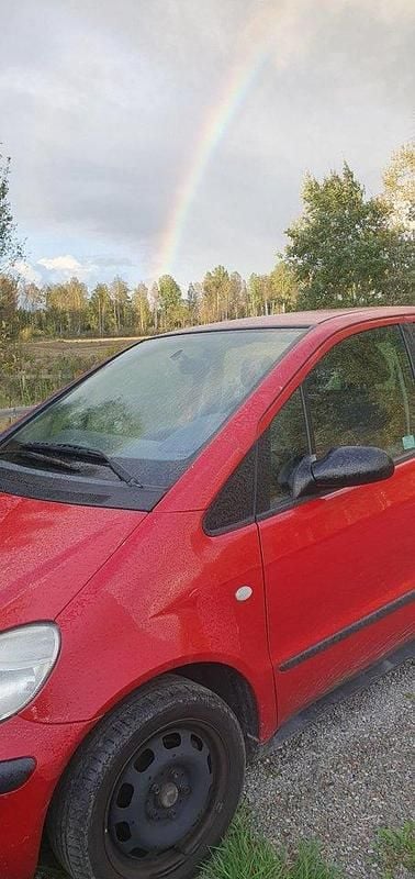 Röd Begagnad 2003 Mercedes A140 Halvkombi | 15 000 kr - Bild 1/4