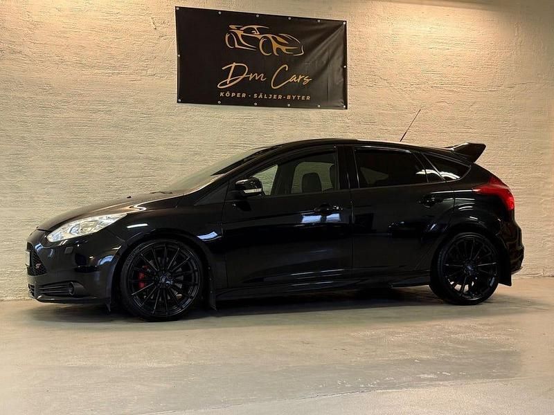 Begagnad Ford Focus ST 250 HK (183 kW) 2013 Svart Halvkombi