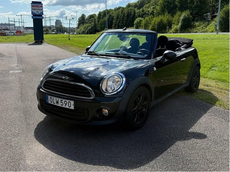 Svart Begagnad 2014 Mini ONE Halvkombi | 130 000 kr - Bild 1/4