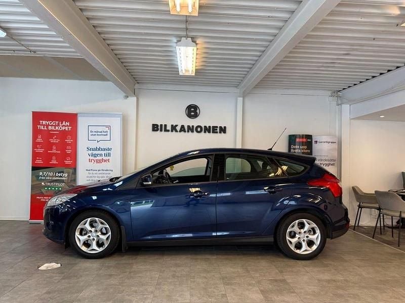 Blå Begagnad 2012 Ford Focus Trend Halvkombi | 54 900 kr (Marknadspris) - Bild 1/4