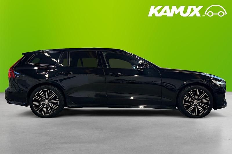 Begagnad Volvo V60 455 HK (334 kW) 2022 Svart Kombi