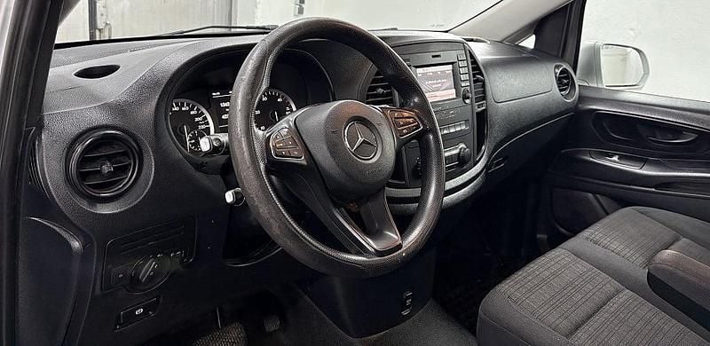 Begagnad Mercedes Vito 163 HK (119 kW) 2018 Silver Van