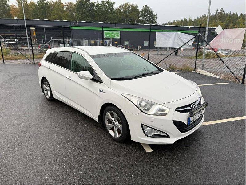 Vit Begagnad 2012 Hyundai i40 Kombi | 44 000 kr (Bra pris) - Bild 1/4