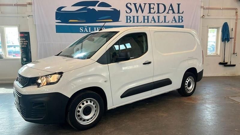 Vit Begagnad 2019 Peugeot Partner Minibuss | 159 800 kr (Bra pris) - Bild 1/4