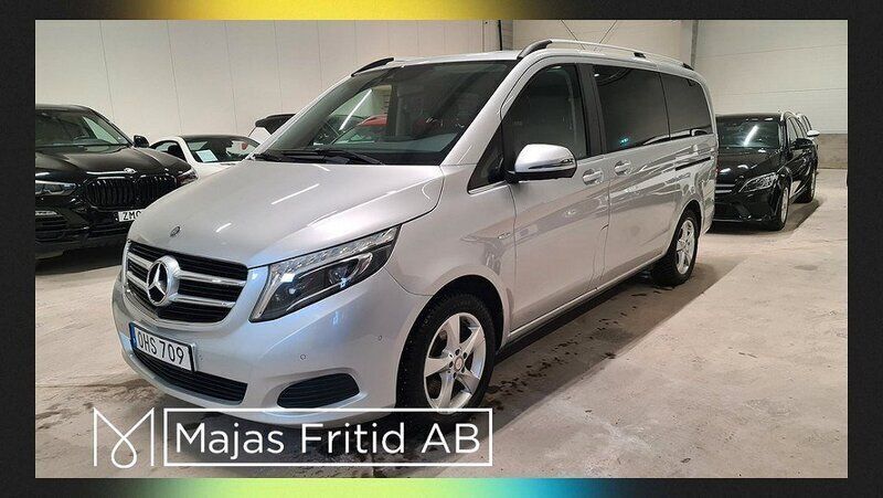 Silver (silver metallic) Begagnad 2016 Mercedes V250 Avantgarde Minibuss | 449 500 kr (Marknadspris) - Bild 1/4