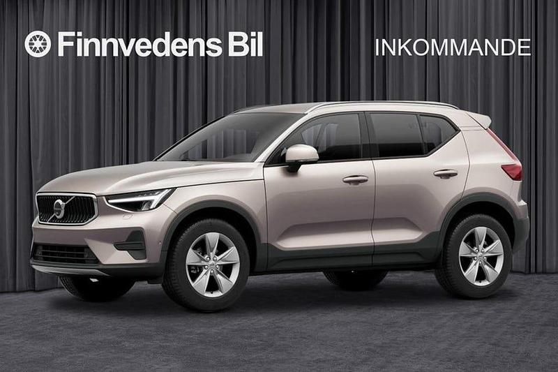 Grå Begagnad 2023 Volvo XC40 Core SUV | 348 800 kr (Marknadspris) - Bild 1/4