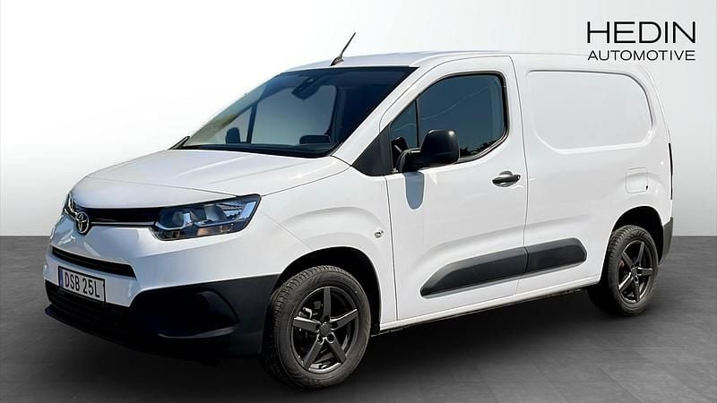 Vit (white) Begagnad 2022 Toyota Proace City Van | 184 900 kr (Bra pris) - Bild 1/4