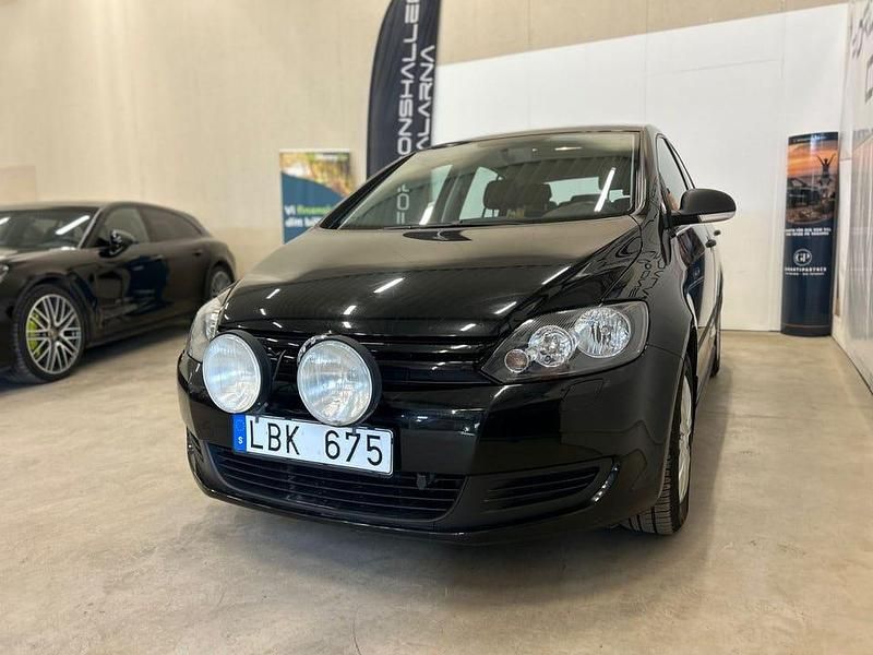Begagnad VW Golf Plus Cross 105 HK (77 kW) 2010 Svart Minibuss