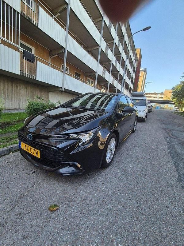 Svart Begagnad 2024 Toyota Corolla Active Kombi | 245 000 kr (Bra pris) - Bild 1/4