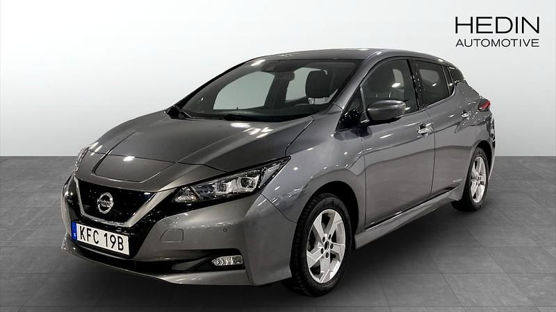 Grå metallic Begagnad 2021 Nissan Leaf Tekna Halvkombi | 209 900 kr (Marknadspris) - Bild 1/4