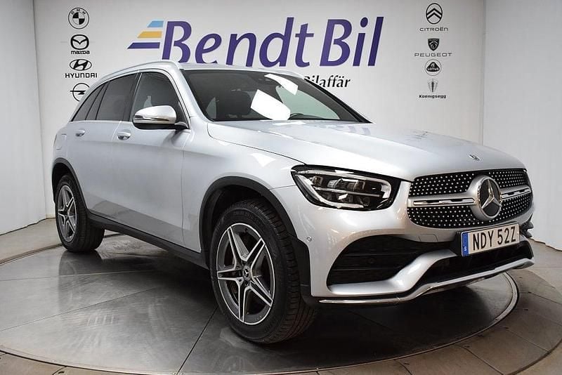 Silver Begagnad 2022 Mercedes GLC300e Premium SUV | 434 500 kr (Marknadspris) - Bild 1/3