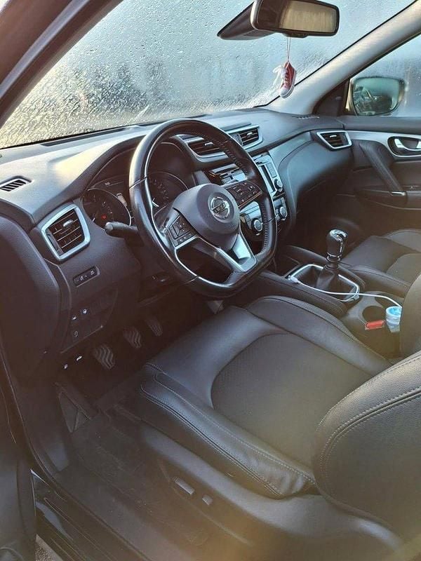 Svart Begagnad 2019 Nissan Qashqai SUV | 180 000 kr (Marknadspris) - Bild 1/4