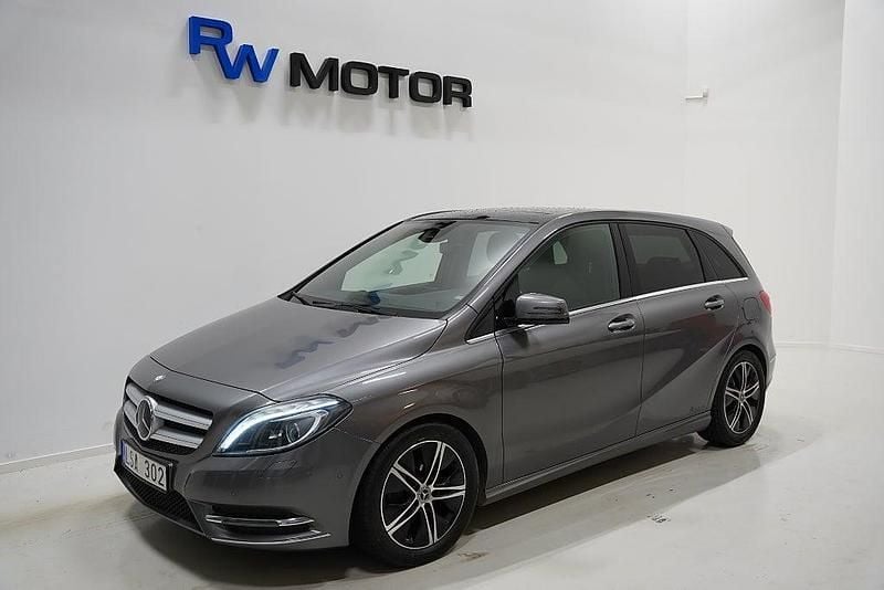 Grå Begagnad 2013 Mercedes B200 Minibuss | 128 900 kr (Marknadspris) - Bild 1/4
