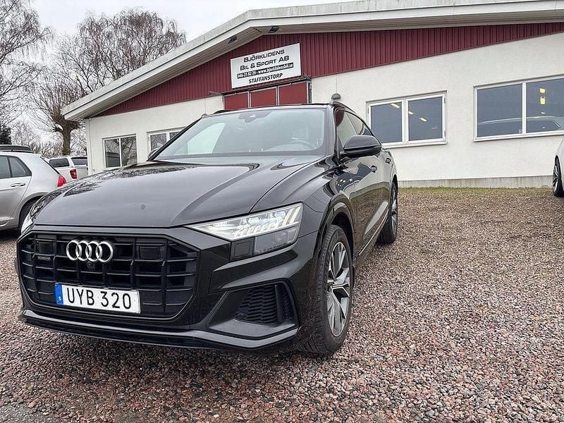 Svart Begagnad 2018 Audi Q8 Black Edition SUV | 649 900 kr (Marknadspris) - Bild 1/4