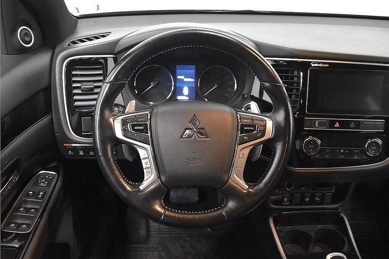 Begagnad Mitsubishi Outlander P-HEV 135 HK (99 kW) 2018 Grå SUV