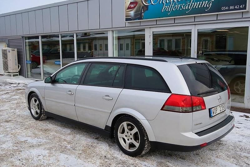 Begagnad Opel Vectra 175 HK (128 kW) 2004 Grå Kombi