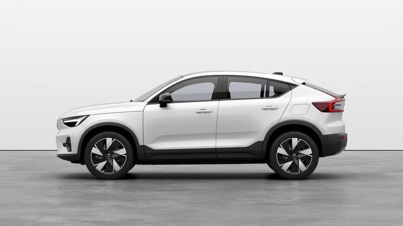Vit Begagnad 2023 Volvo EC40 Plus SUV | 567 900 kr (Marknadspris) - Bild 1/4