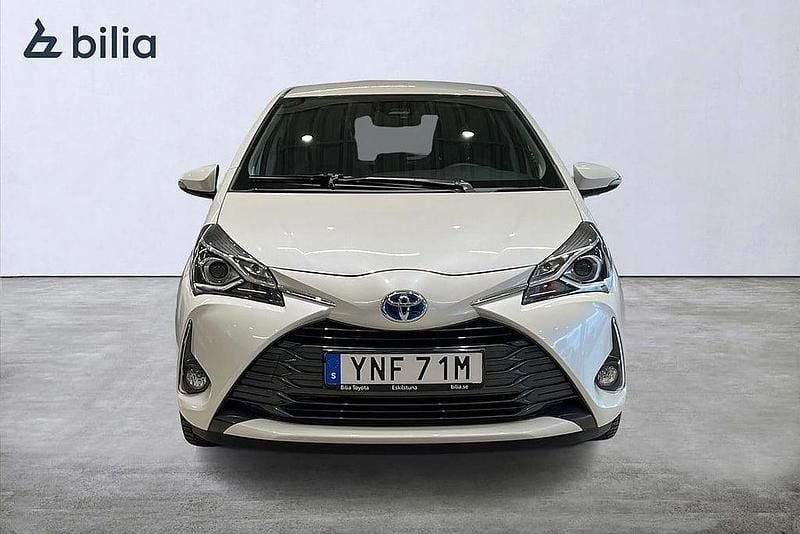 Begagnad Toyota Yaris Hybrid 102 HK (75 kW) 2019 Grå Halvkombi
