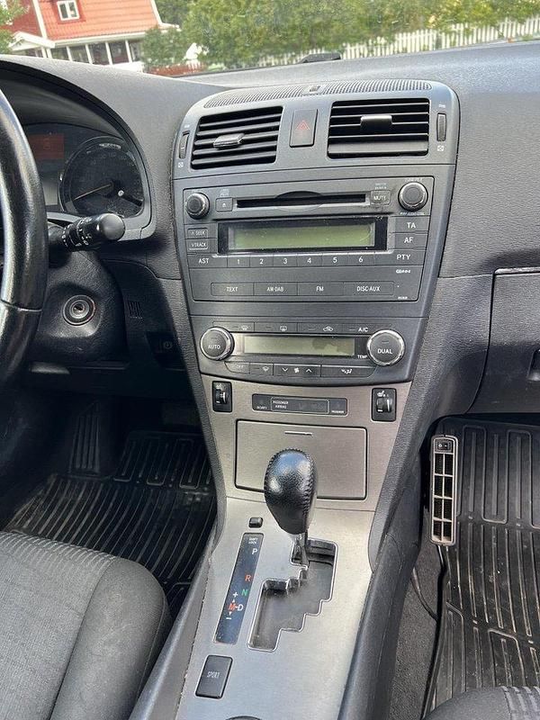 Grå Begagnad 2009 Toyota Avensis Business Edition Kombi | 64 900 kr (Bra pris) - Bild 1/4
