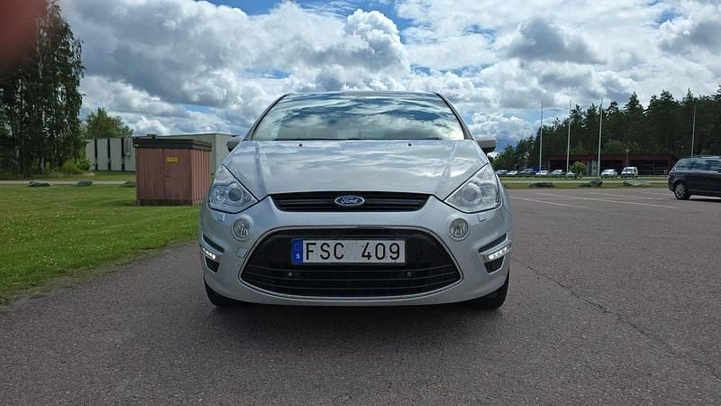Grå Begagnad 2012 Ford S-MAX Business Edition Minibuss | 99 900 kr (Marknadspris) - Bild 1/4