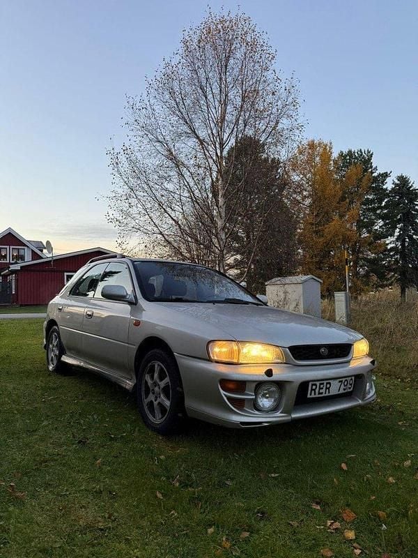 Grå Begagnad 2000 Subaru Impreza Kombi | 15 000 kr - Bild 1/4