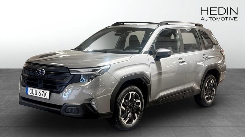 Grå Begagnad 2024 Subaru Forester SUV | 384 900 kr (Marknadspris) - Bild 1/4