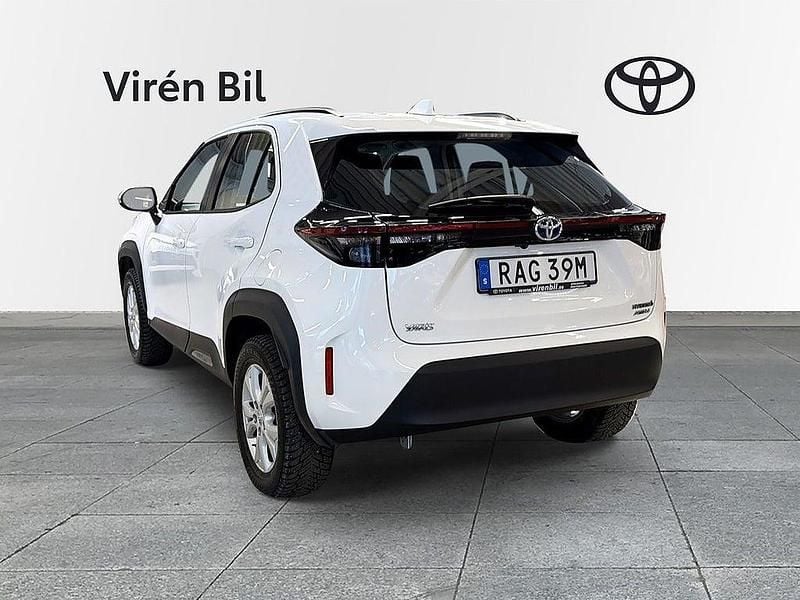 Begagnad Toyota Yaris Cross Active 92 HK (67 kW) 2022 Vit SUV