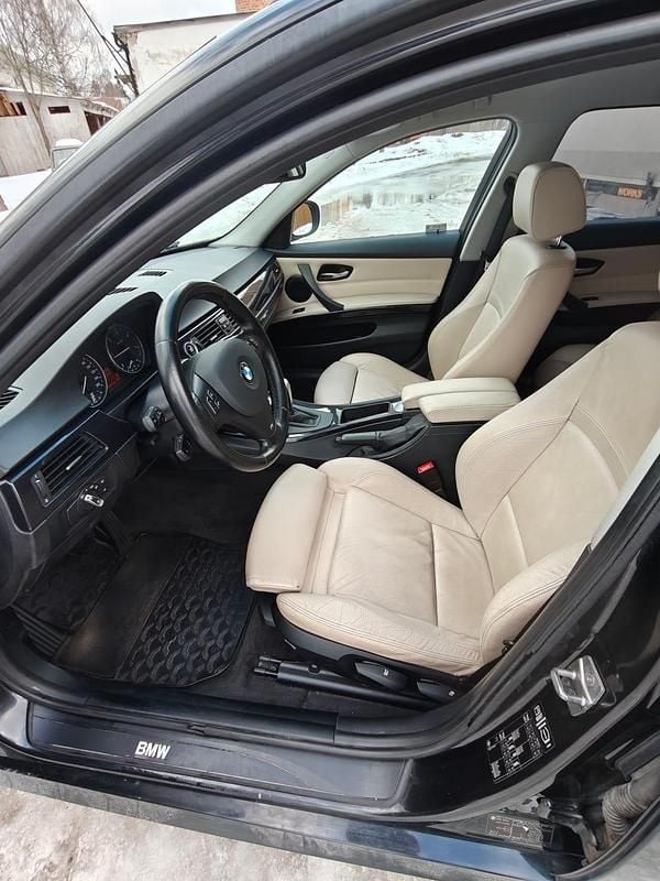 Begagnad BMW 320 184 HK (135 kW) 2011 Kombi