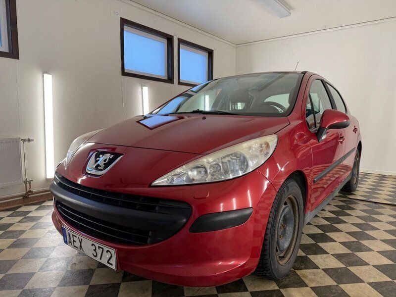 Röd Begagnad 2007 Peugeot 207 Halvkombi | 34 900 kr (Lite dyr) - Bild 1/4