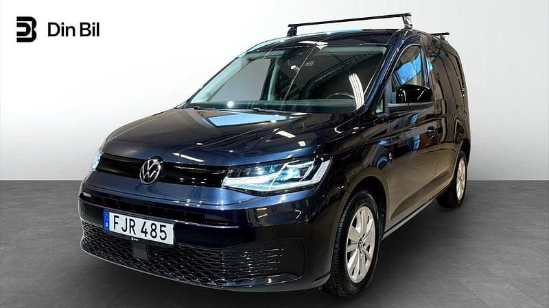 Blå (starlight blue metallic) Begagnad 2021 VW Caddy Minibuss | 239 900 kr (Marknadspris) - Bild 1/4