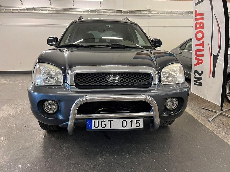 Mörkblå Begagnad 2003 Hyundai Santa Fe SUV | 29 900 kr (Dyr) - Bild 1/4