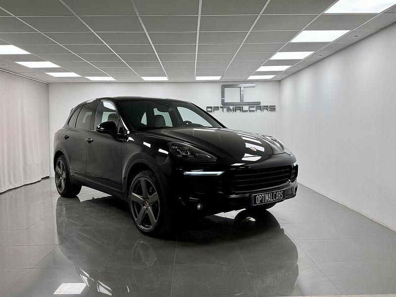 Svart (svart met.) Begagnad 2016 Porsche Cayenne SUV | 369 900 kr (Lite dyr) - Bild 1/4