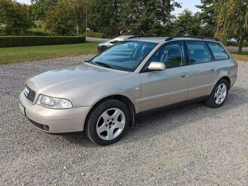 Begagnad Audi A4 Comfort 150 HK (110 kW) 2000 Ljusbrun Kombi