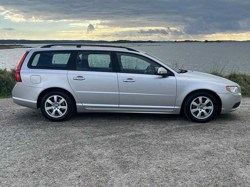 Grå Begagnad 2011 Volvo V70 Performance Kombi | 53 000 kr (Bra pris) - Bild 1/4