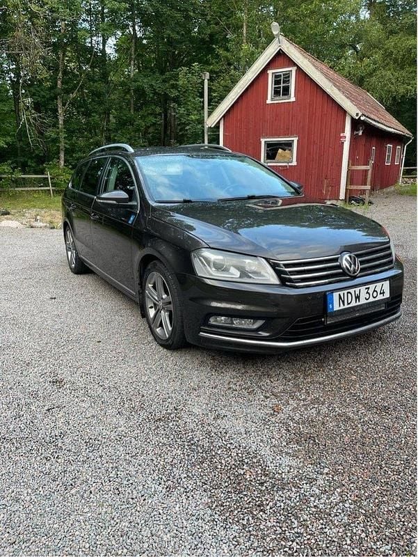 Brun Begagnad 2013 VW Passat GT Kombi | 65 000 kr (Marknadspris) - Bild 1/4