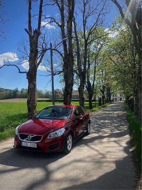 Röd Begagnad 2011 Volvo C30 Kinetic Halvkombi | 43 000 kr (Bra pris) - Bild 1/4