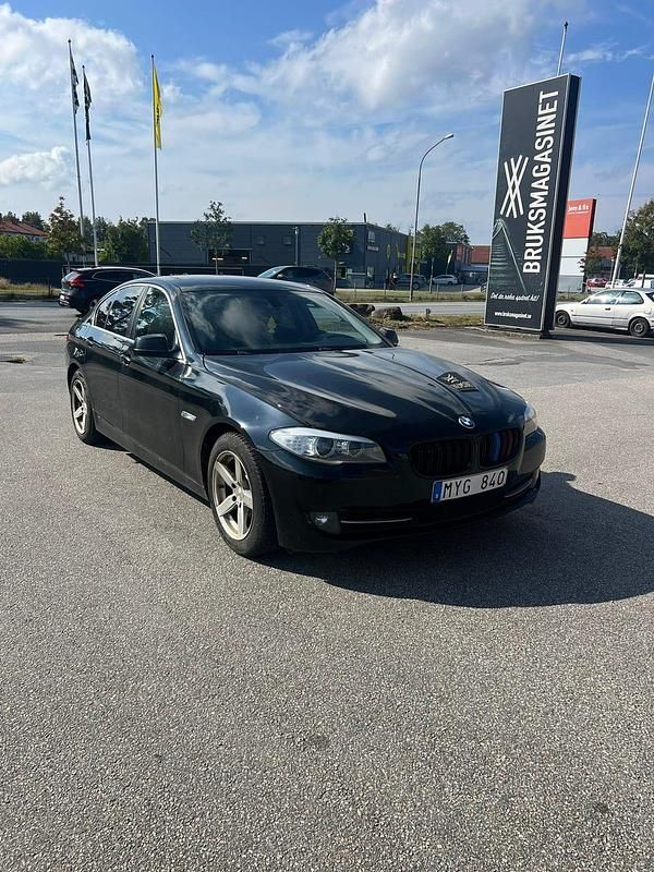 Begagnad 2013 BMW 520 Sedan | 98 000 kr (Bra pris) - Bild 1/4