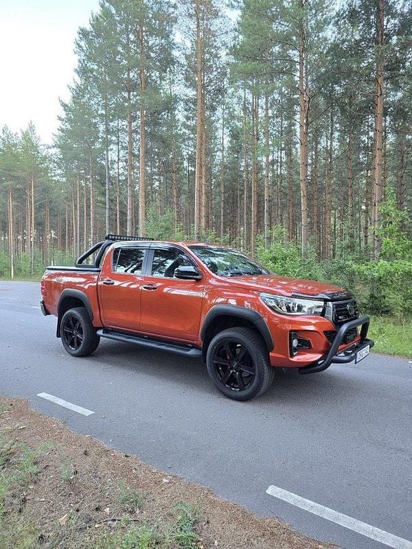 Orange Begagnad 2020 Toyota HiLux Pickup | 439 900 kr (Lite dyr) - Bild 1/4