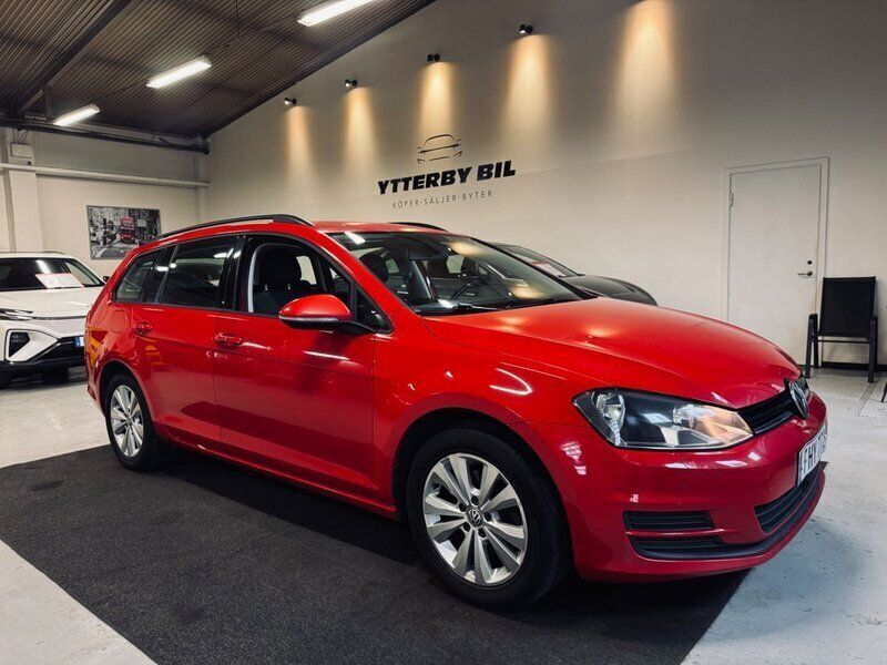 Röd Begagnad 2014 VW Golf VII Kombi | 69 900 kr (Marknadspris) - Bild 1/4