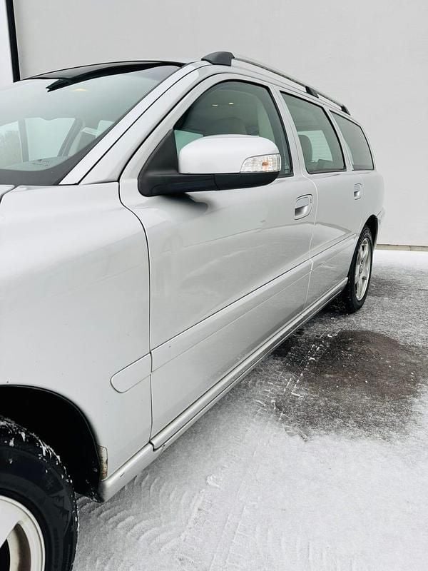 Begagnad Volvo V70 Standard 170 HK (125 kW) 2007 Kombi